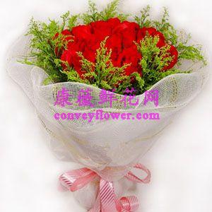 红玫瑰22枝,外围适量黄莺，白色网纱,粉色丝带束扎