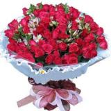 鲜花:24枝粉色玫瑰，栀子叶搭配，粉色，绿色卷边纸圆形包装,粉式法国结
