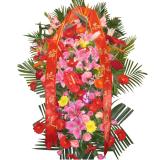 花篮:红玫瑰11枝，多头白百合3枝，适量情人草、绿叶点缀。白色网纱包装，红色手柔纸圆形包装，彩色丝带束扎。