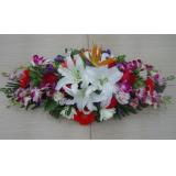 桌花:高档祝寿鲜花：康乃馨，百合，泰国兰等，直径1.2米