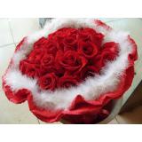 鲜花:19枝红玫瑰, 配情人草, 绿草，卷边纸圆形高档包装。