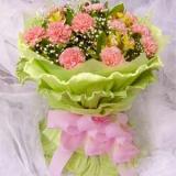 鲜花:11支粉色玫瑰黄莺1小熊英文报纸圆形包装