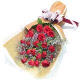 当代城市家园（三期堂HOUSE）鲜花店鲜花:红色玫瑰24枝,情人草点缀,土黄色纸单面包装,丝带花装饰
