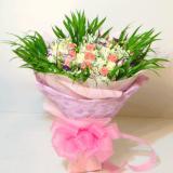 鲜花:10枝粉色多头百合,米兰，卷边包装纸包装.彩色丝带打结
