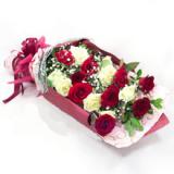 鲜花:单层落地花篮一个，大量百合花插，玫瑰间插，剑兰搭配，红掌点缀，高1.7米