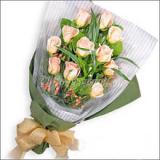 鲜花:落地花篮一个，玫瑰，百合搭配，大量绿叶，高1.7米