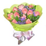 鲜花:12枝粉玫瑰+紫色勿忘我+绿叶+绿色皱纹纸圆形包装+粉色丝带
