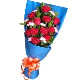 鲜花:红色玫瑰11枝,黄莺配叶,淡紫色卷边纸圆形包装