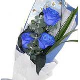鲜花:蓝色妖姬3枝、绿叶（精扇形包装),此花需预定