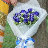 蓝玫瑰:蓝色玫瑰9枝，多头香水百合2枝，手揉纸单面包装