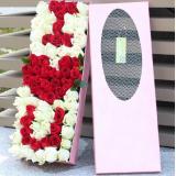浪漫礼盒:5枝粉色的香水百合+绿叶+淡粉色的皱纹纸单面包装+金色丝带